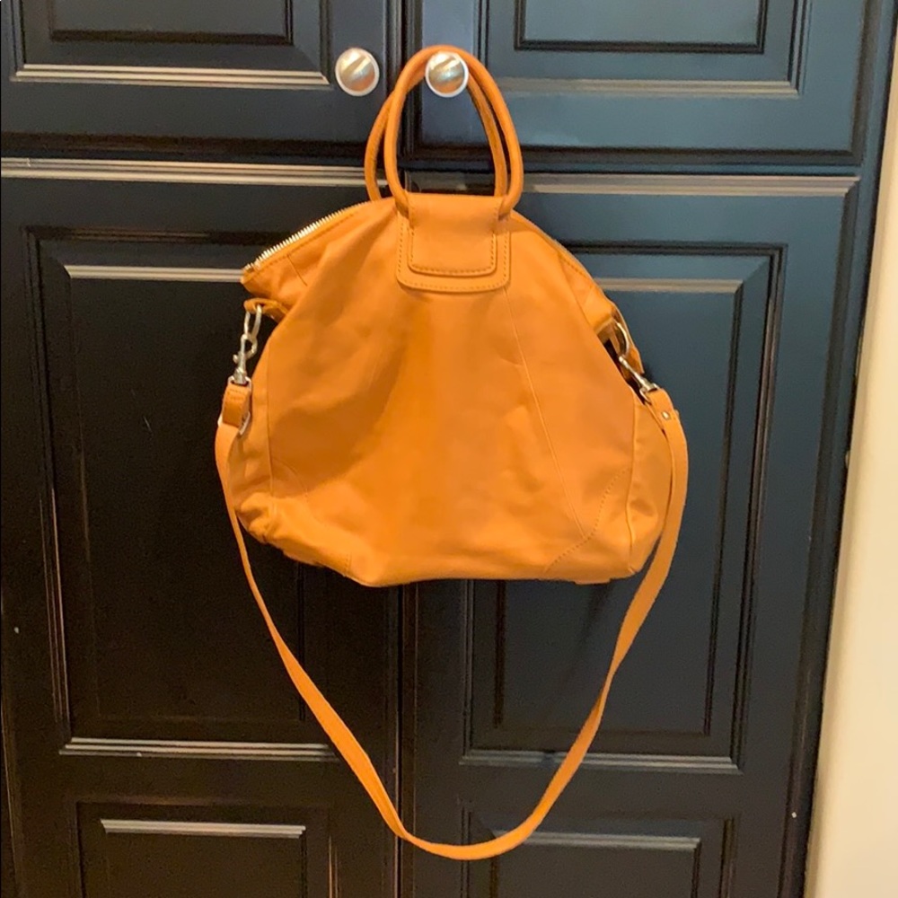 Hobo tan leather crossbody bag.